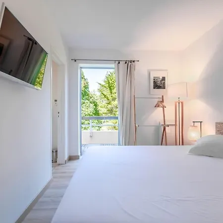 Le Bailly L Beachside & Rooftop L Shellter * Saint-Tropez